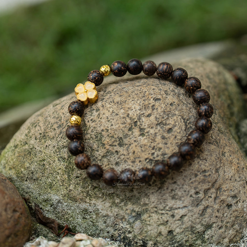 Golden Grace - Peace from the Lord – Yellow Clover Charm, Serenity in the Storm