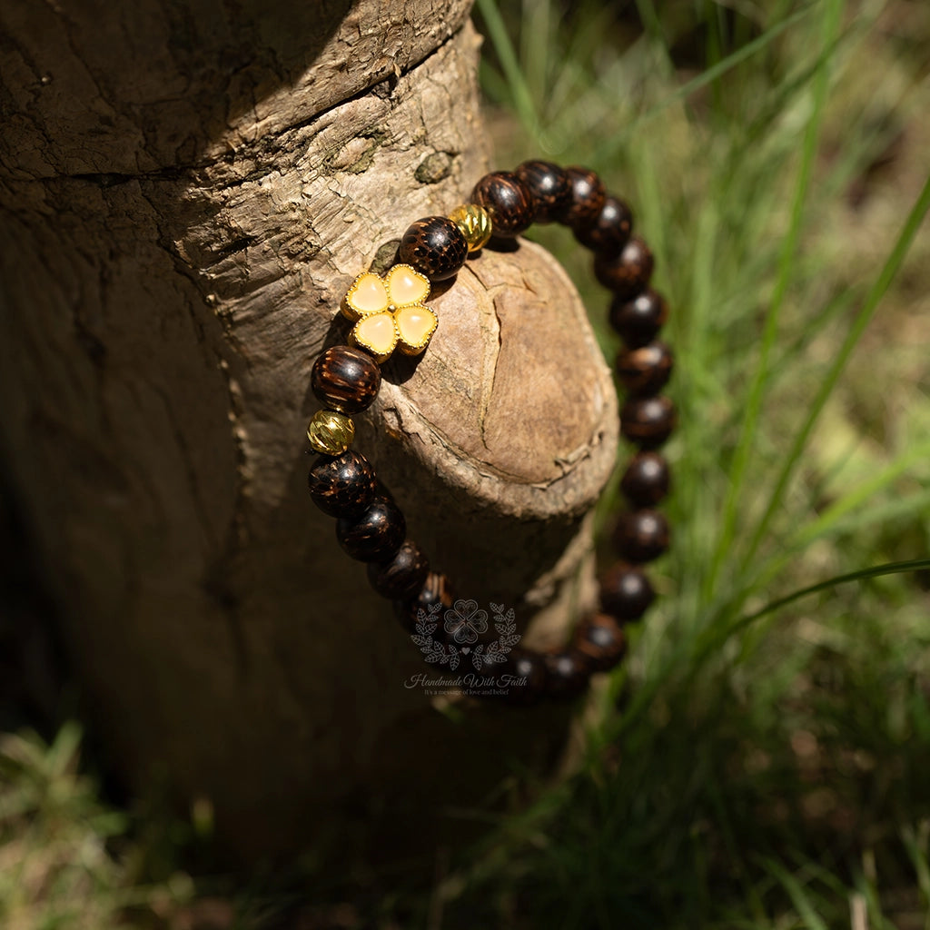 Golden Grace - Peace from the Lord – Yellow Clover Charm, Serenity in the Storm