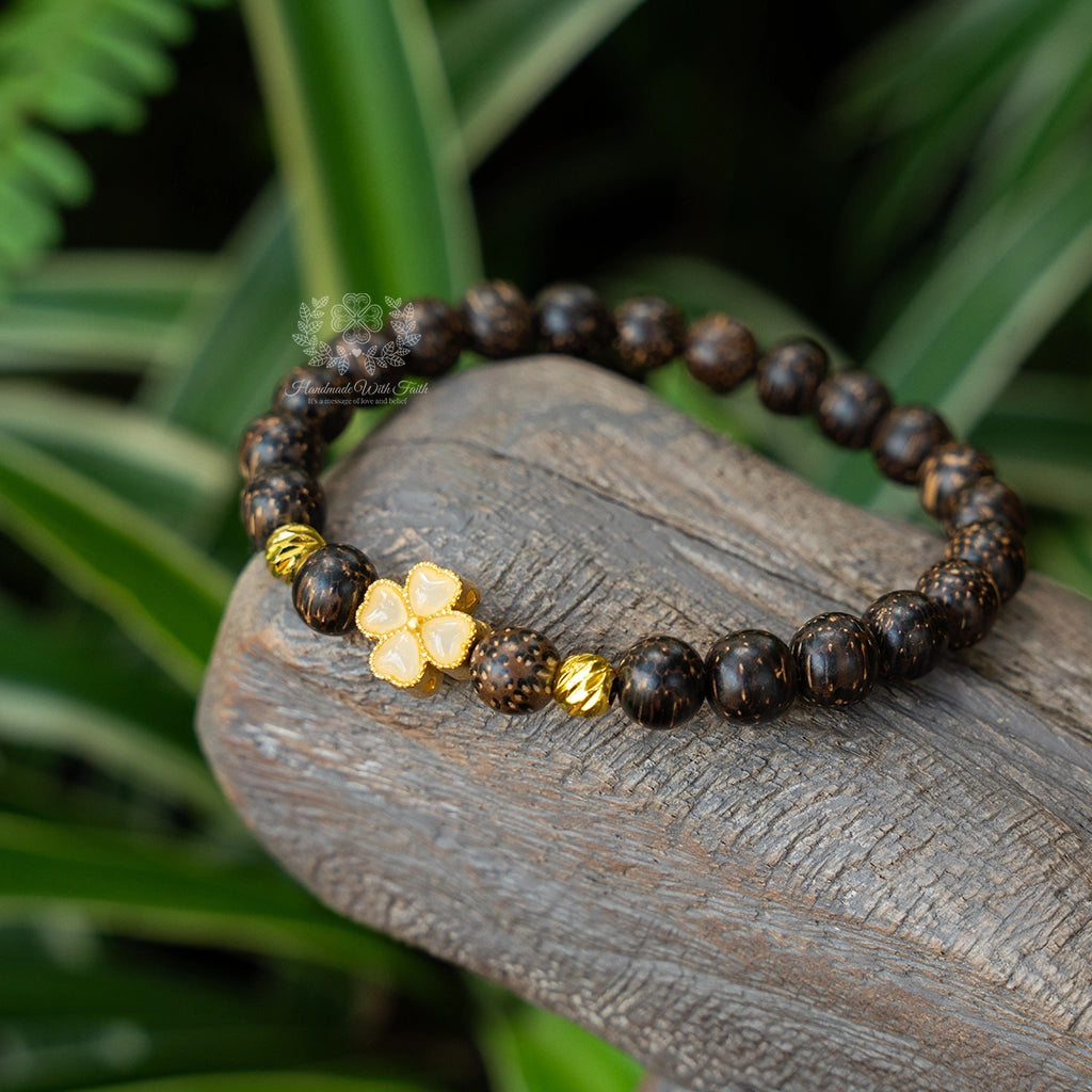 Golden Grace - Peace from the Lord – Yellow Clover Charm, Serenity in the Storm